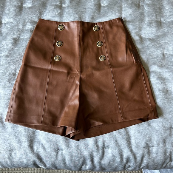 Gorgeous Zara Faux Leather Shorts with Button details. XS. “Whisky” brown color - Picture 2 of 7